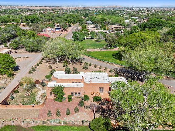 3rd image of 400 Camino De Lucia