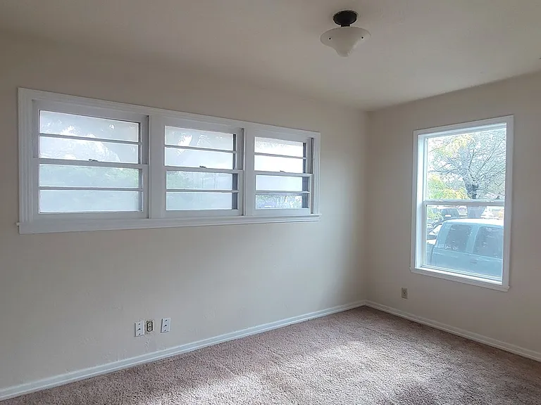 1807 Maple St — Photo 6