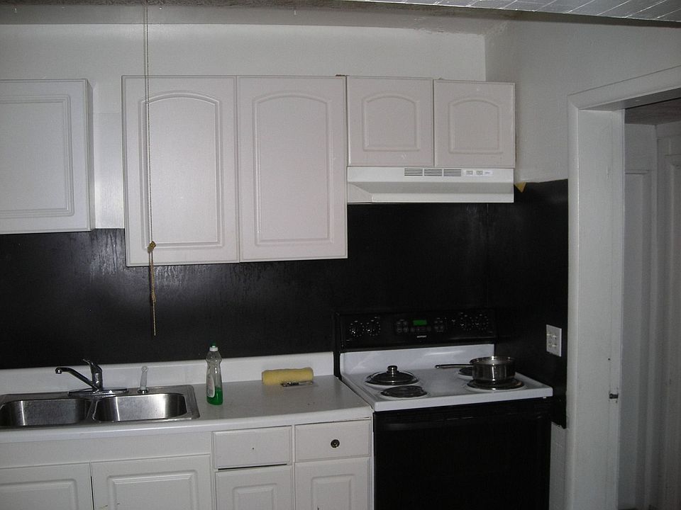 1st image of 1221 S M St