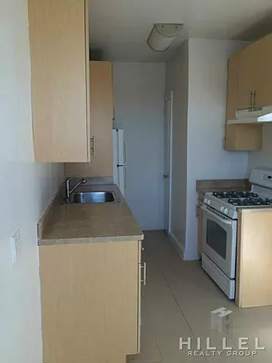 Rented by Hillel Realty Group | media 20