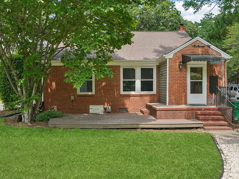 4800 Doris Ave — Photo 2