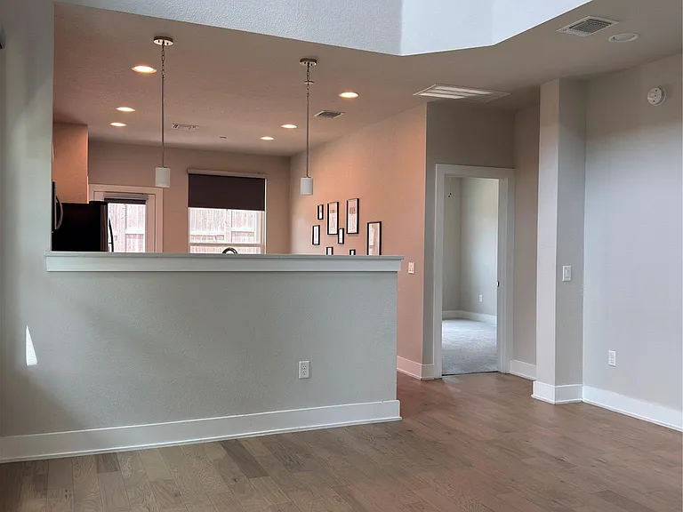 11216 Gadsen Ln — Photo 6