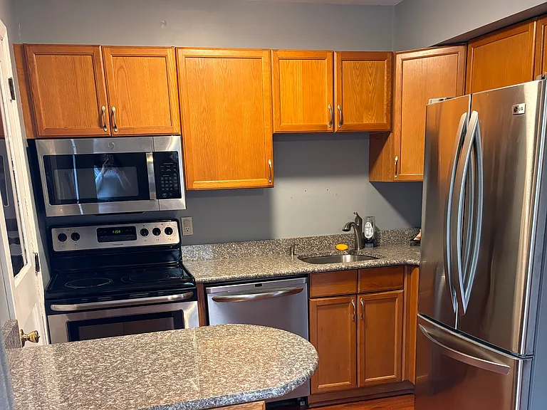 1 Nathan Hale Ct — Photo 4