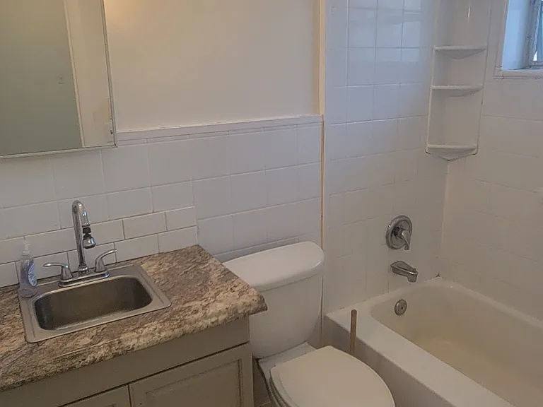 2455 SE 5th St #8 — Photo 3