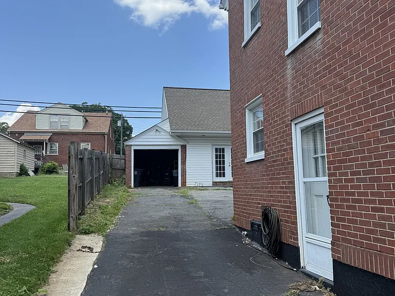 310 Yeardley Ave — Photo 4