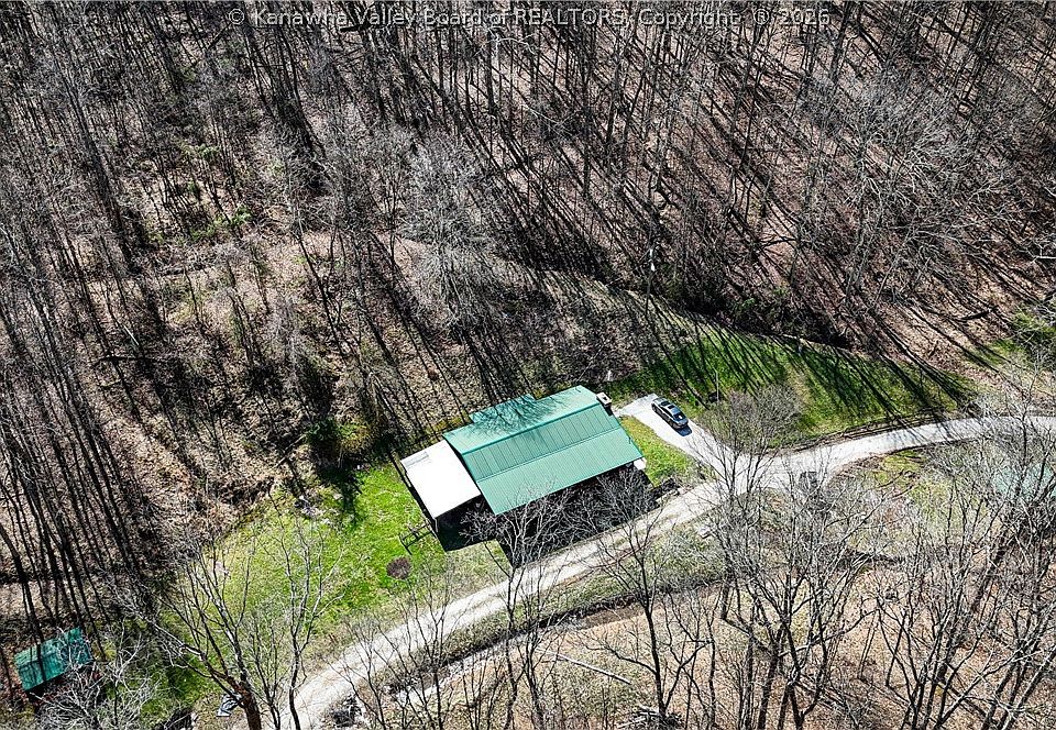 1st image of 328 Wells Hollow Rd