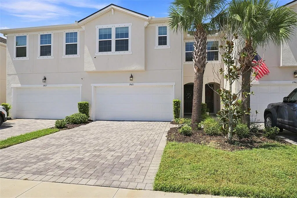3 bed, 2.5 bath, 2243 sqft, $2,700 — Photo 1