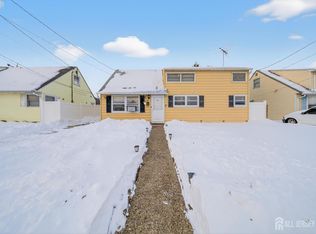 80 Poplar St, Carteret, NJ 07008