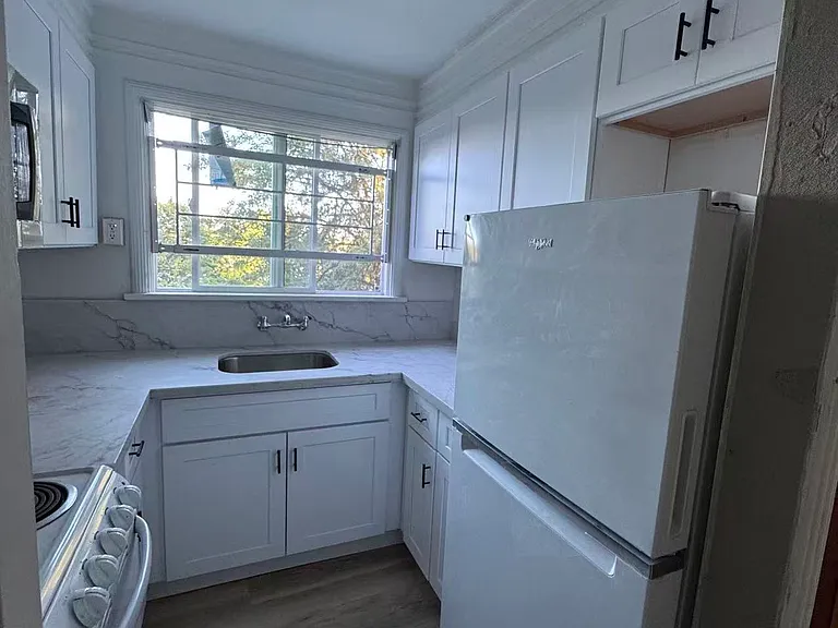 4710 22nd Ave NE #4 — Photo 3