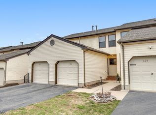 628 Almond Ct, Raritan Twp., NJ 08822