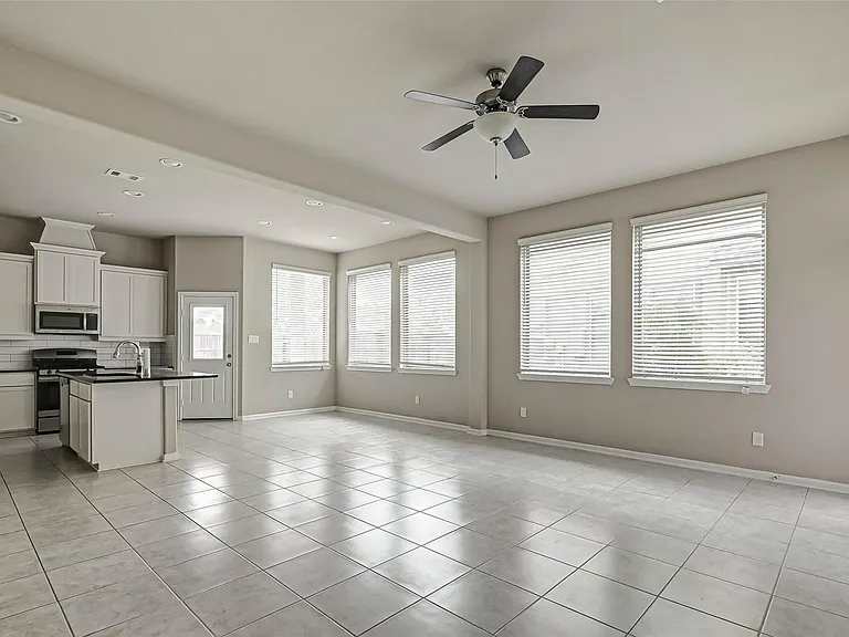 315 Biltmore Loop — Photo 10