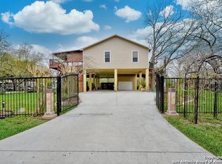 575 Turtle Ln, Seguin, TX 78155