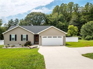 9056 Deer Hill Rd, Belews Creek, NC 27009