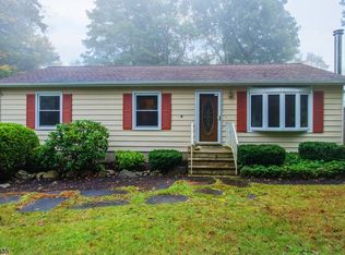 20 Mondamin Rd, Highland Lakes, NJ 07422