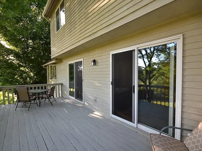 105 N Valley Rd — Photo 20