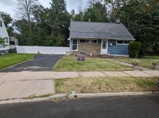73 Independence Dr, Roselle, NJ