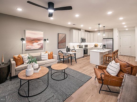 4th image of 421 Washington St #104