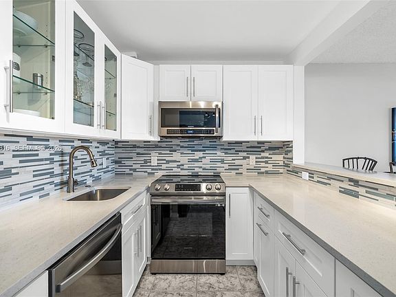 2nd image of 1116 Cambridge E #1116