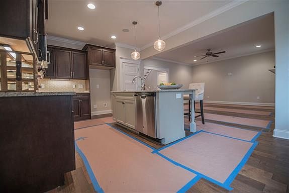 5th image of 2205 Lionheart Dr