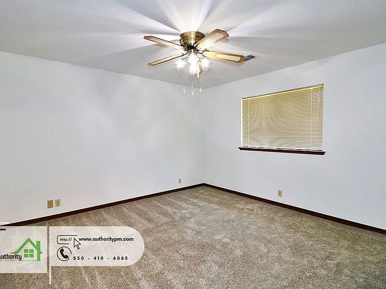 1744 Kildare Dr — Photo 18