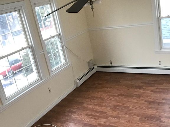 2nd image of 3169 Fairmount Ave #2