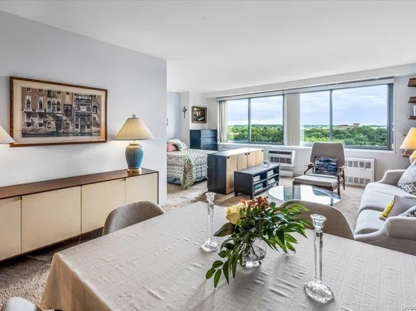 220-55 46th Ave #12P, Bayside, NY 11361