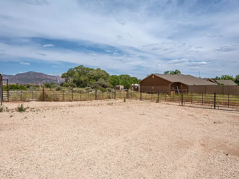 408 N Harmony Dr — Photo 12