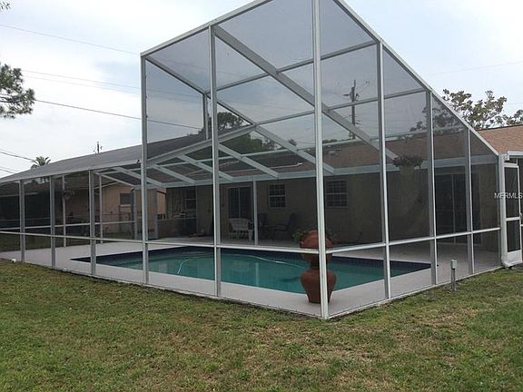 4th image of 2053 Utica Dr