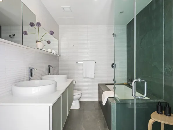 425 East 13th Street image 14 of 29