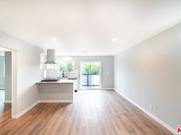 3rd image of 5847 Willoughby Ave APT 1