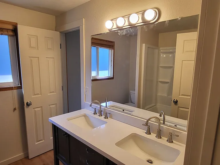 1322 NW Baltimore Ave — Photo 8