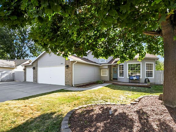 3rd image of 2887 N Fieldstone Way