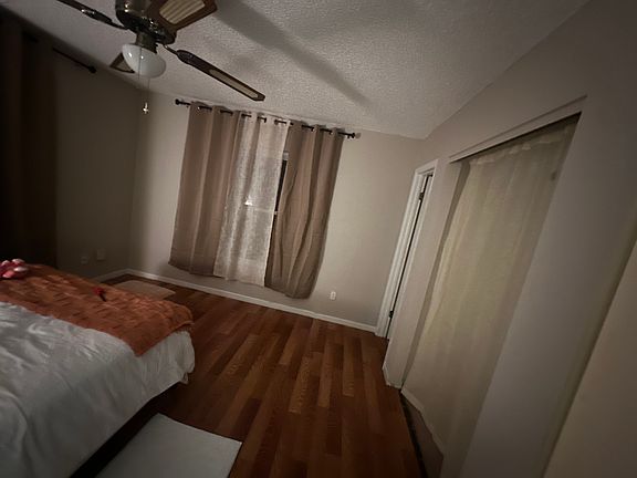 4th image of 2714 Lakewood Ln