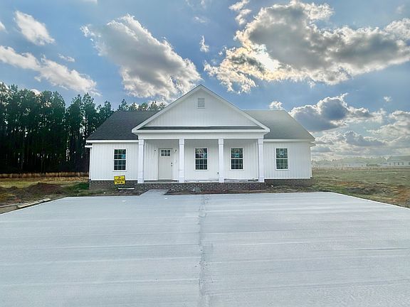 3rd image of 203 Sunflower Ct