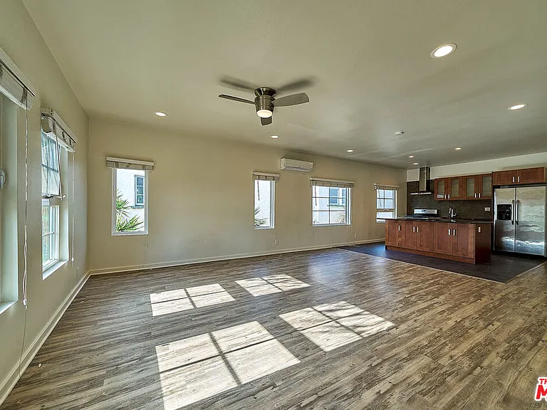 614 N Genesee Ave — Photo 30