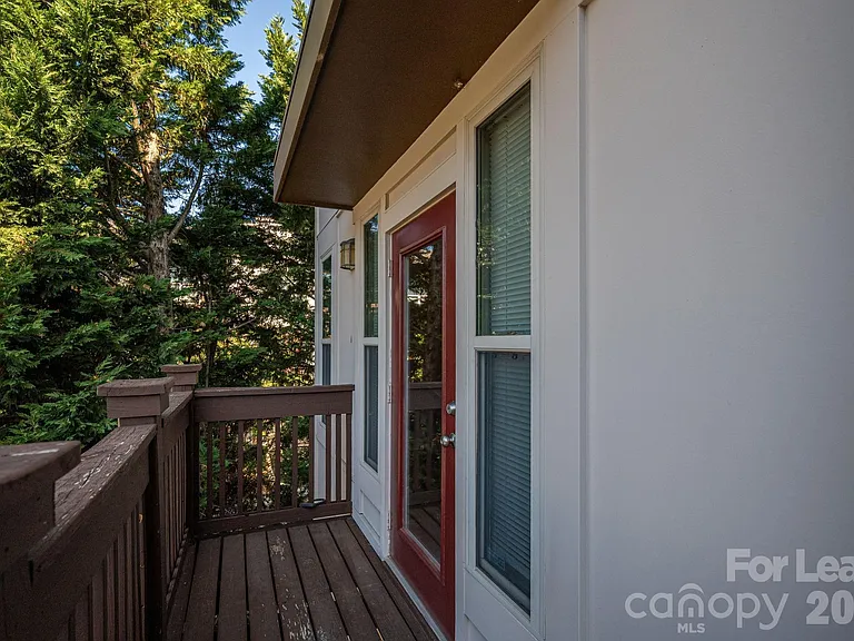 1012 Skyline View Way — Photo 2