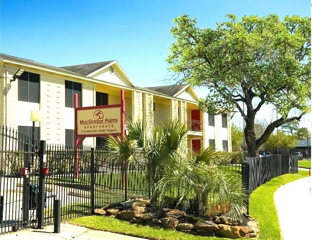 2 bed, 1.0 bath, 673 sqft, $1,050 — Photo 1