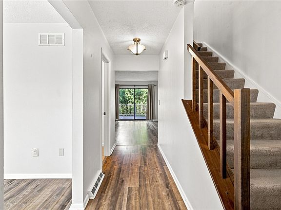 4th image of 103 Springwater Ct