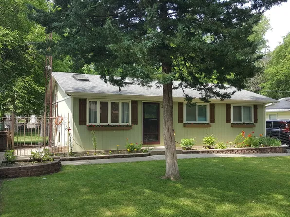 123 Pierce St, North Aurora, IL 60542