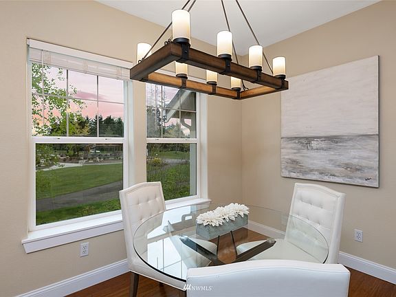 This 3 bedroom, 2 bath. prime top floor corner unit with 180-degree park views is a super rare find! Dining room with designer lighting is accented with a view window. 