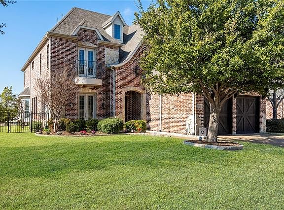 3rd image of 3871 Venetian Way