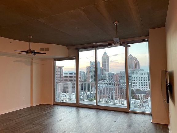 Bedroom / Living Room