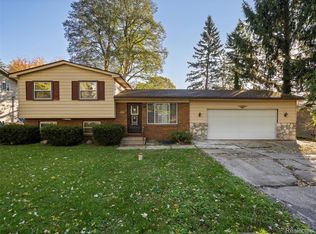 845 Harry Paul Dr, Lake Orion, MI