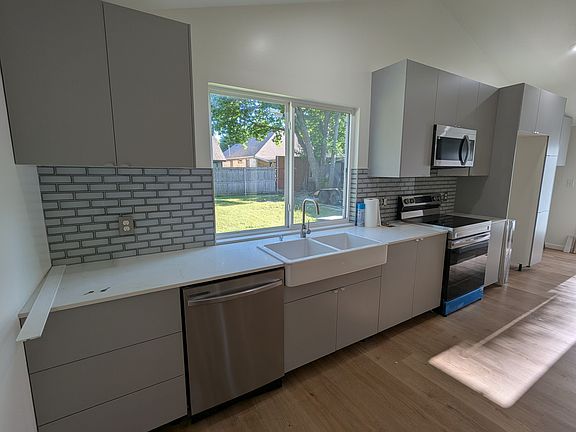 5th image of 1003 North St