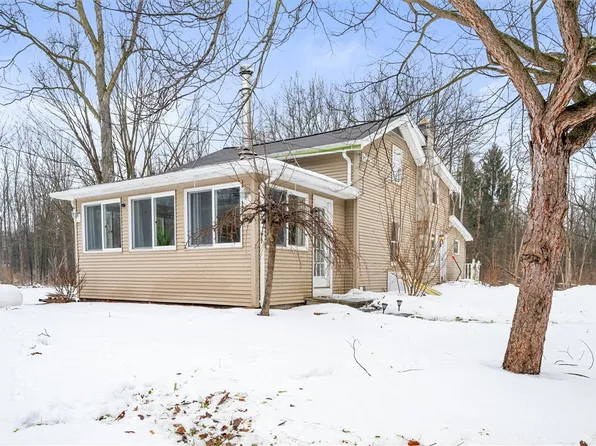 30 Swamp Rd, Brockport, NY 14420