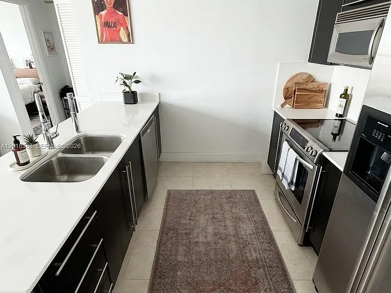 665 NE 25th St #1404 — Photo 15