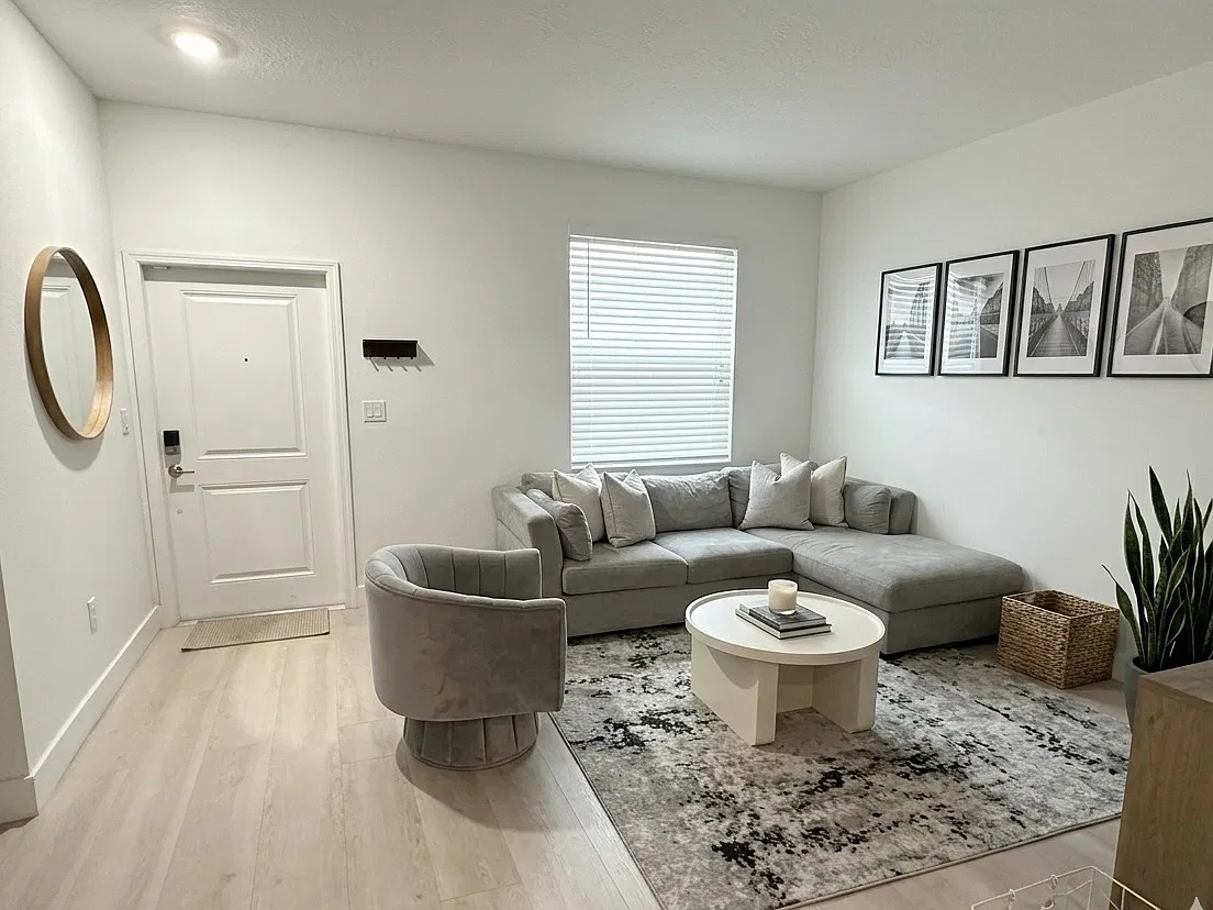 3 bed, 2.5 bath, 1612 sqft, $4,000 — Photo 1