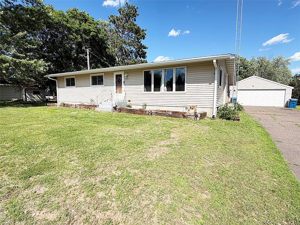 1st image of 821 Manwaring Avenue