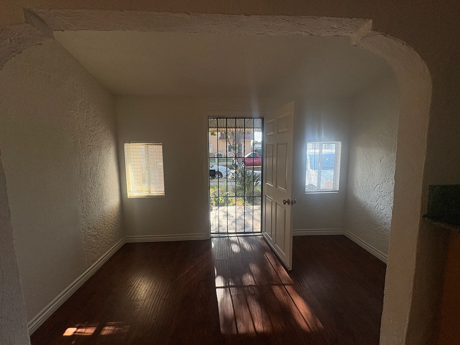 2 bed, 996 sqft, $2,825 — Photo 3