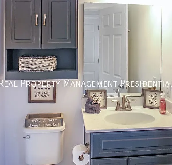 455 Phillips Ln — Photo 19